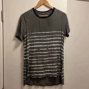 Kit and Ace boyfriend fit court tee gray with stripes  Women’s size 4